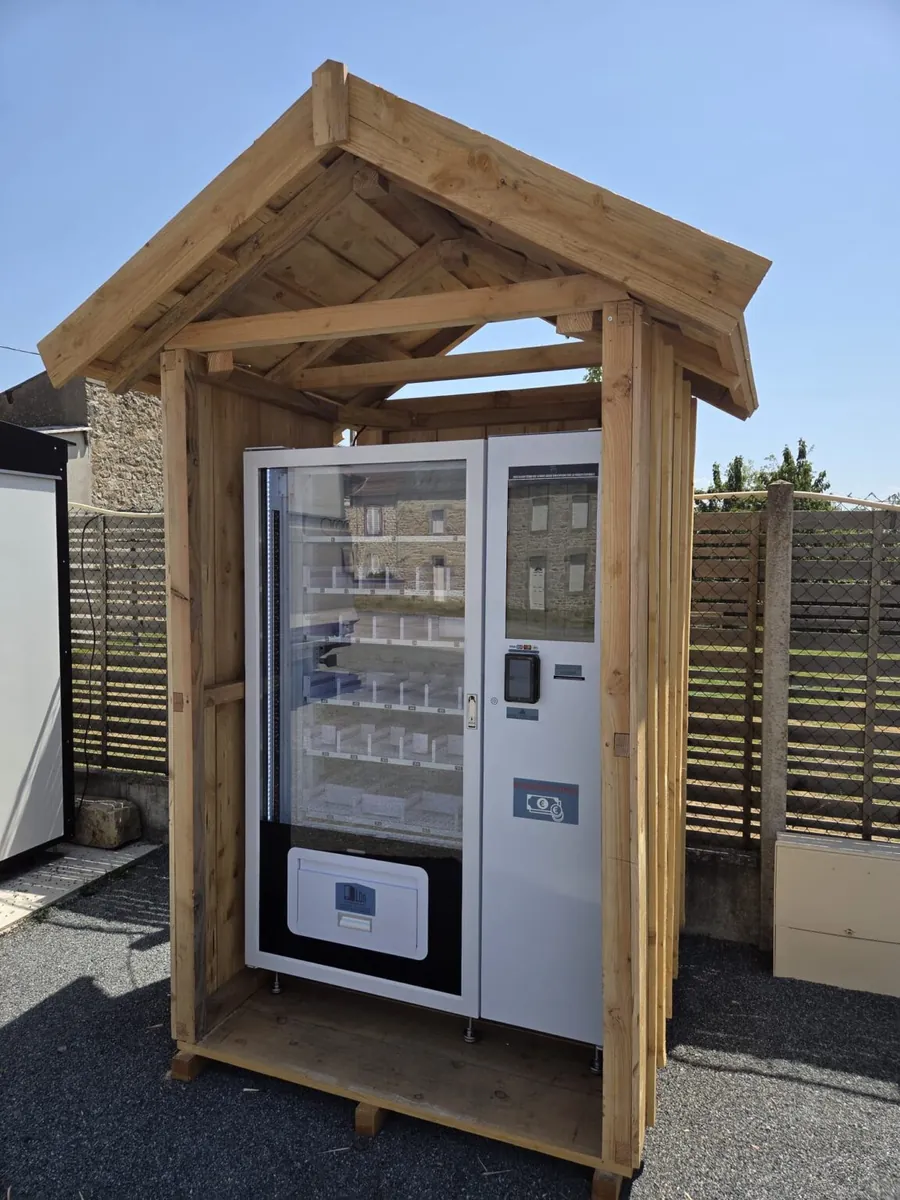 Ferme du Cabri’O’Lait vending machine with a lift for cheese and dairy products